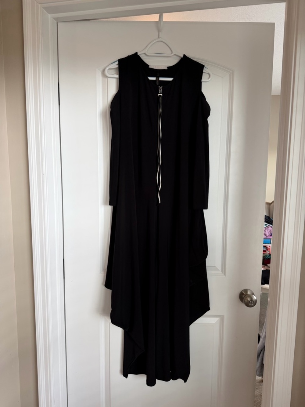 Sleeveless Black Asymmetrical Cold-Shoulder Jumpsuit with Front Zip